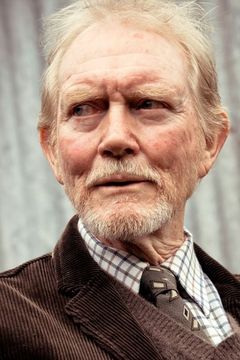Peter McCauley interpreta Sergeant Spragg
