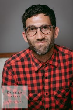 Steve Annan interpreta Man on the Street