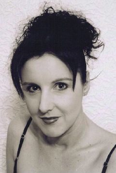 Jynine James interpreta Salts Nuts Girl (Uncredited)
