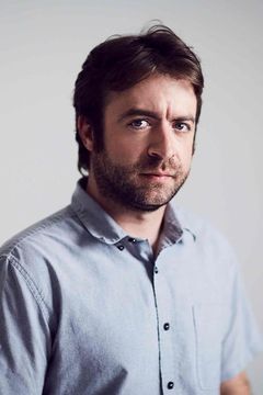 Derek Waters interpreta Video Store Clerk