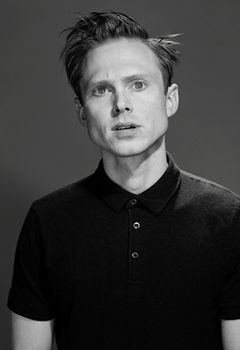 Joshua Brady interpreta Tweaker