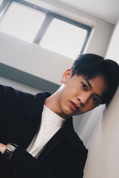 Locker Lam Ka-Hei interpreta Chan Kwok-wing