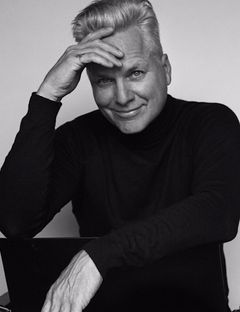 Marcos A. Ferraez interpreta Victor Del Toro
