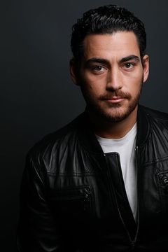 Cem Tuncay interpreta Passenger