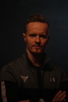 Dawid Szatarski interpreta Hunter Shape