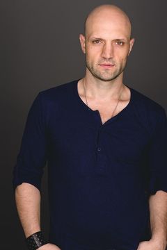 Seth Reich interpreta Spring Fling Guest (uncredited)