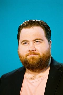 Paul Walter Hauser interpreta Larry Hall