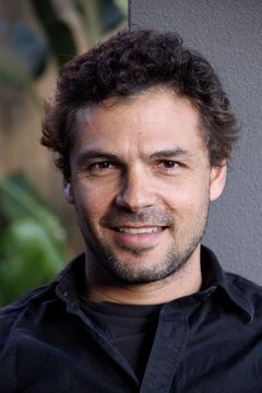 Jonny Pasvolsky interpreta Matt Bosnich