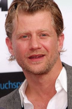 Andreas Guenther interpreta Jens Hellmann