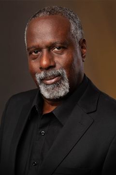 Juney Smith interpreta Phil McPherson