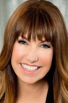 Bella Shaw interpreta Newscaster
