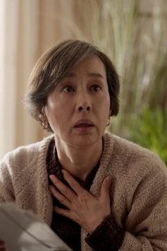 Lee Kyung-jin interpreta Ayla (Kim Eunja)