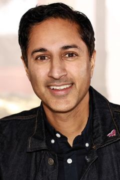 Maulik Pancholy interpreta Doctor (voice)