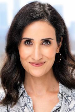 Sarah Siadat interpreta Rachinda