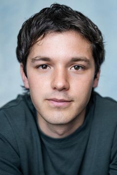 Joel Nankervis interpreta Michael
