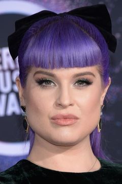 Kelly Osbourne interpreta Flight Attendant