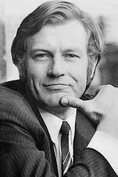 Bruno O'Ya interpreta Norwegian Radio Operator (uncredited)