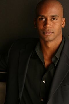 Marc D. Wilson interpreta Bell Man