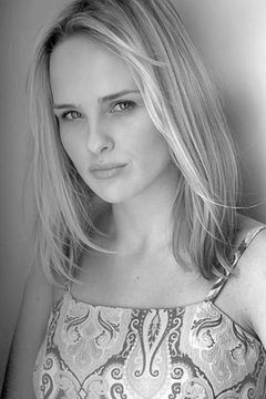 Ryanne Duzich interpreta Melissa
