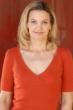 Elle Alexander interpreta Zombie Meter Maid (uncredited)