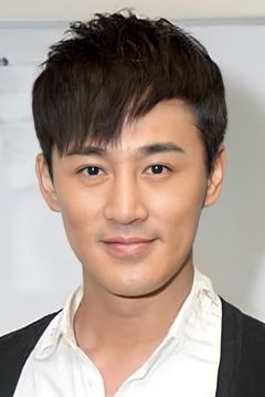 Raymond Lam interpreta Chan Lok-kwun