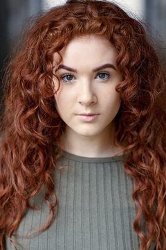 Niamh Lynch interpreta Liberty Shop Girl