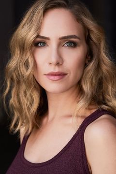 Amber Goldfarb interpreta Laura Pinkerton