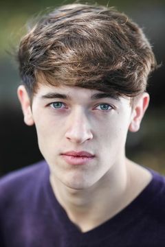 Tom Blyth interpreta Feral Child