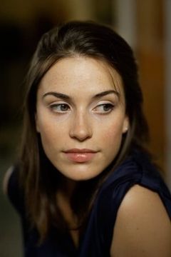 Alison J. Forest interpreta Claudia
