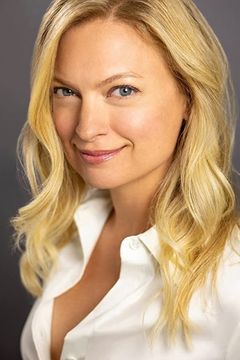 Nicole Forester interpreta Molly