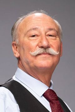 Altan Erkekli interpreta Hüseyin Dilbirliği
