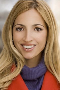 Elika Portnoy interpreta Vicky