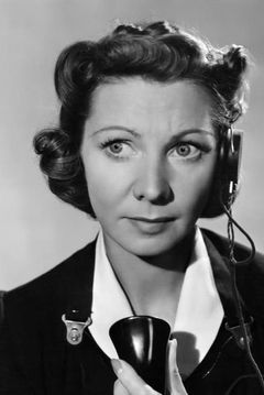 Queenie Leonard interpreta Lady in the Bank (uncredited)