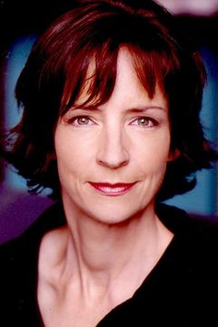 Sharon McFarlane interpreta Helen Donovan