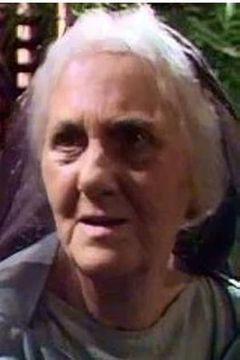 Anne Dyson interpreta Mrs. Boulton