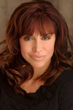 Darcy DeMoss interpreta Redhead