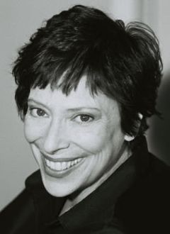 Ileen Getz interpreta Glenwood High Alumna - Reunion Announcer
