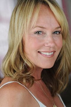Darlene Vogel interpreta Chris Kelly