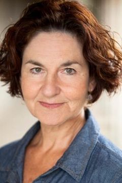 Elaine Caxton interpreta Mrs. Bresnavich