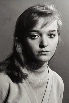 Elina Salo interpreta Claire