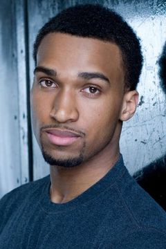 Nathan Mitchell interpreta Zack