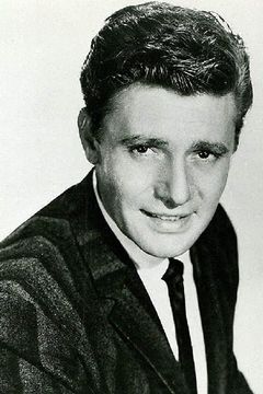 Harry Guardino interpreta Angelo Donatello