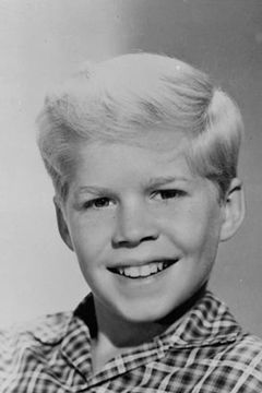 Ralph Hart interpreta Small Boy