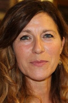 Finola Geraghty interpreta Distraught Vox Pop