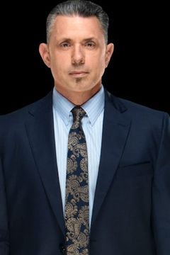 Michael Coulthard interpreta Michael Cole (voice)