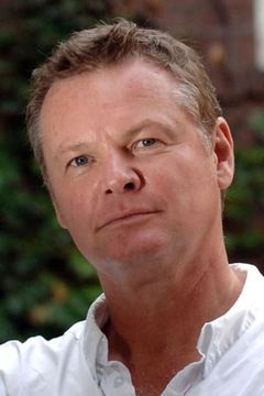 Geraint Wyn Davies interpreta Simon Grady
