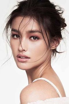 Liza Soberano interpreta Sophia