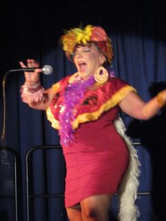 Sheila Korsi interpreta Gloria ("Annie")