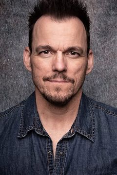 Sean Boyd interpreta Topper