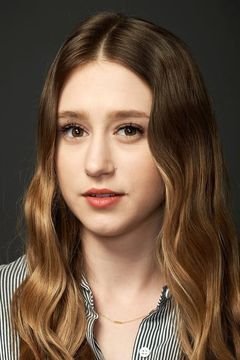 Taissa Farmiga interpreta Gladys Russell